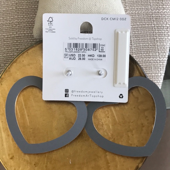 Topshop Heart Dangle Earrings Lightweight Silver Mirror Clubwear Event Party Fun - Picture 4 of 4